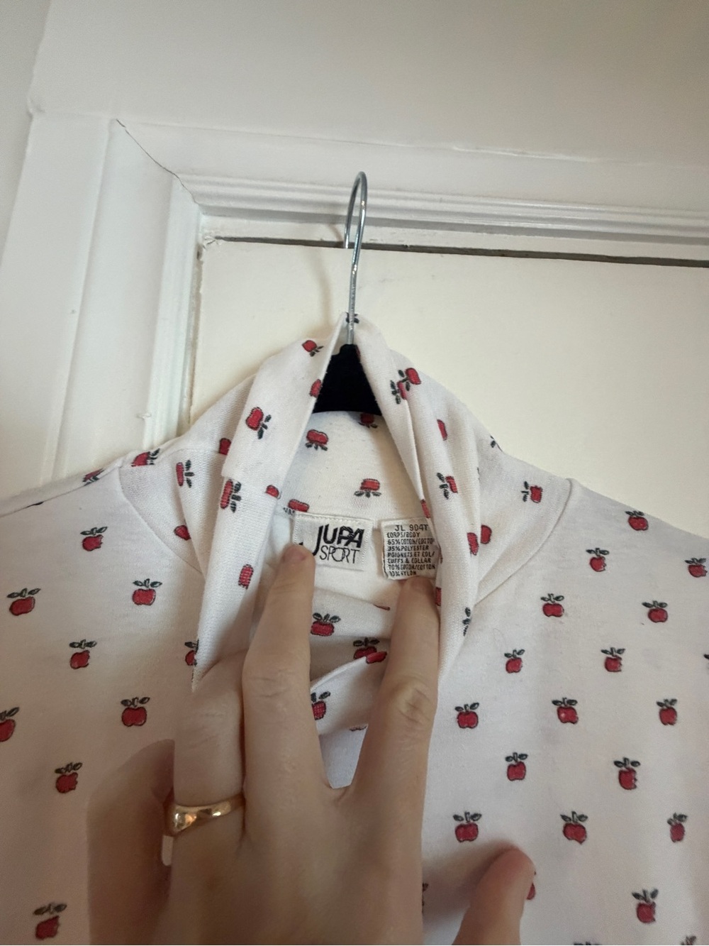 FREE Vintage White Turtleneck Top with Red Apple Print - Picture 3 of 12